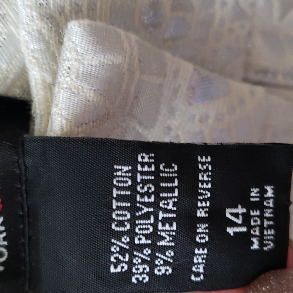 NYC & Co Metallic Cuffed Shorts - Picture 4 of 6